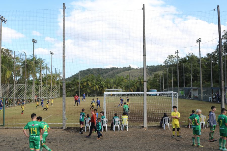 Sucesso no primeiro Festival Coopercocal de Escolinha de Futebol Suíço -  Cocal 360